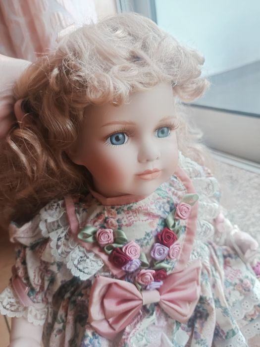 Duas bonecas de porcelana