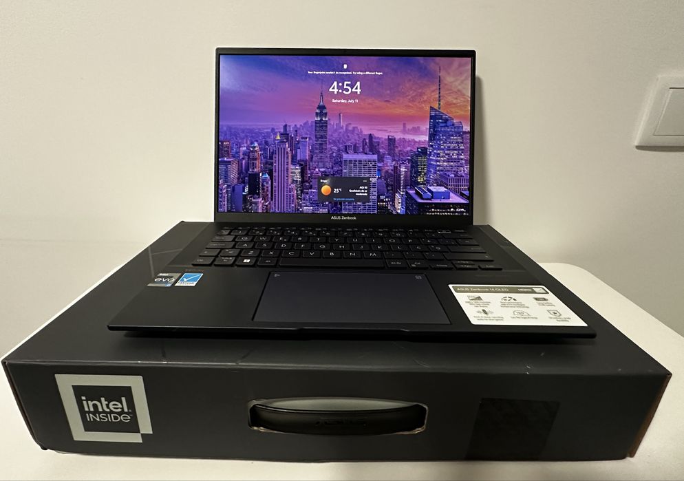 ASUS Zenbook 14” OLED intel i7 12th Gen 16GB 1TB