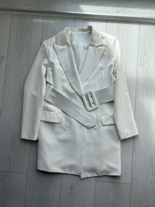 Молочно-білий жакет