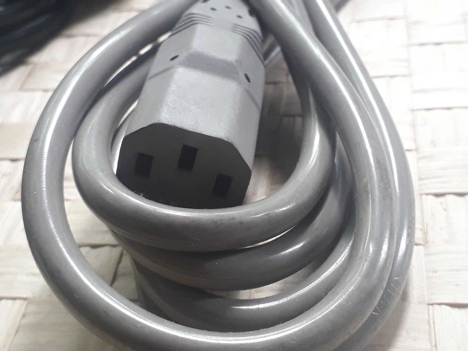 Kabel zasilający C13 do komputera PC monitora itp.