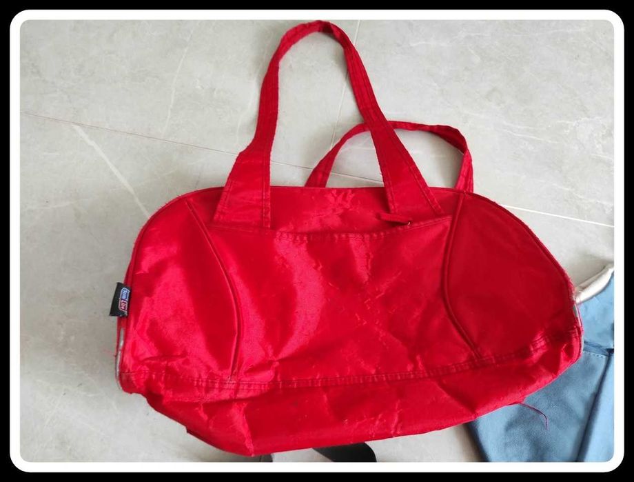 Zestaw toreb: torba podróżna x2, saszetka nerka, słuchawki