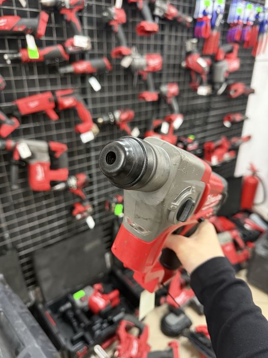Młot Milwaukee młotowiertarka M12 CH