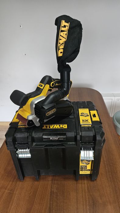 Szlifierka Taśmowa DEWALT + systemowa skrzynka TSTAK DCW220NT