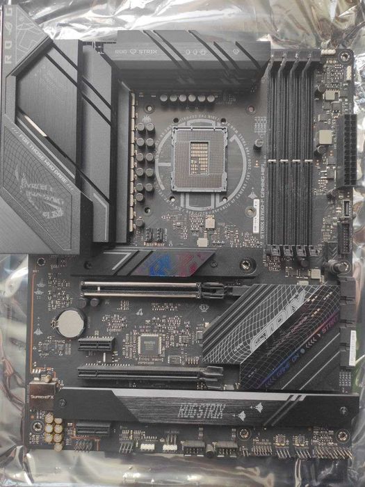 Материнська плата ASUS ROG STRIX B760-F GAMING WIFI