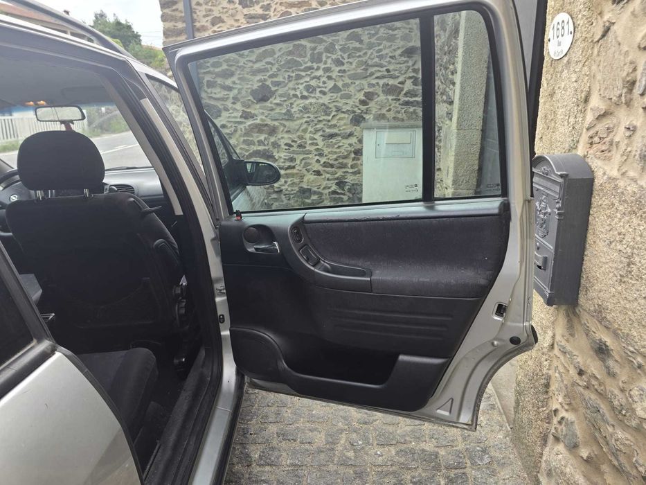 Carro  Opel Zafira 2001 7 lugares para venda 170 mil kilometros rodados