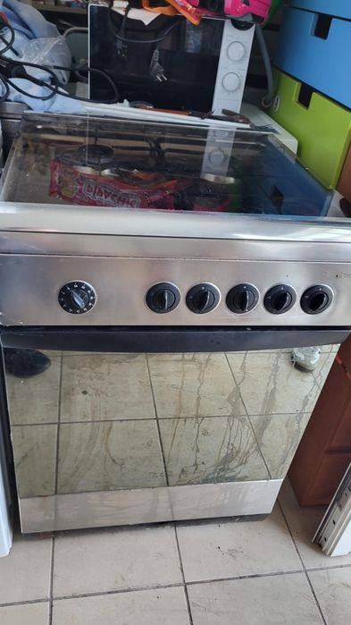 Fogão em inox com 4 bicos e forno a gás de botija