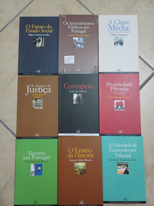 Varios livros para desocupar