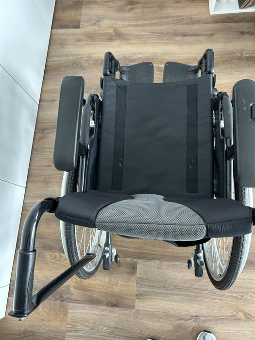 Cadeira de rodas INVACARE, modelo ACTION 3 NG