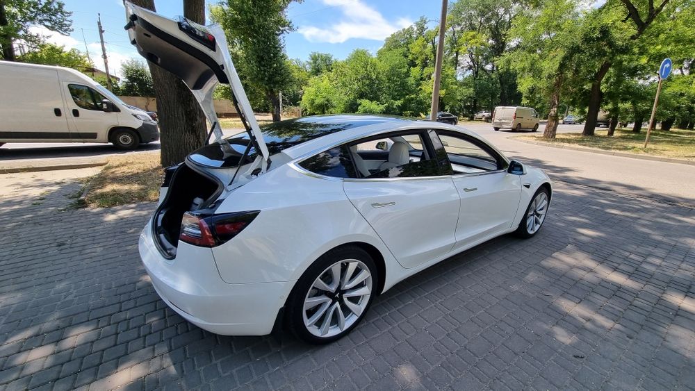 Tesla model 3 Long Range 75