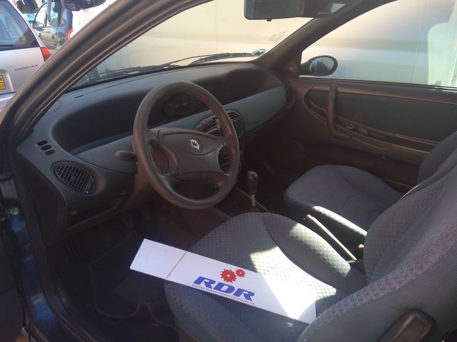 Lancia ypslion para peças