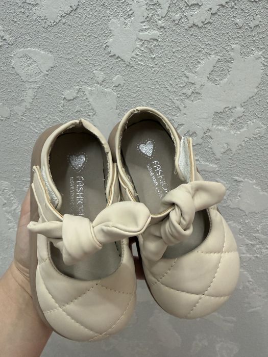 Туфельки для дівчинки