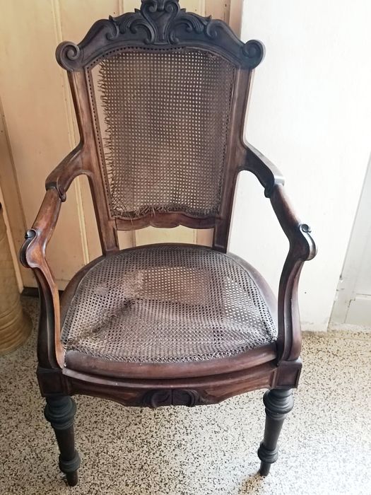 Cadeirão para restauro.