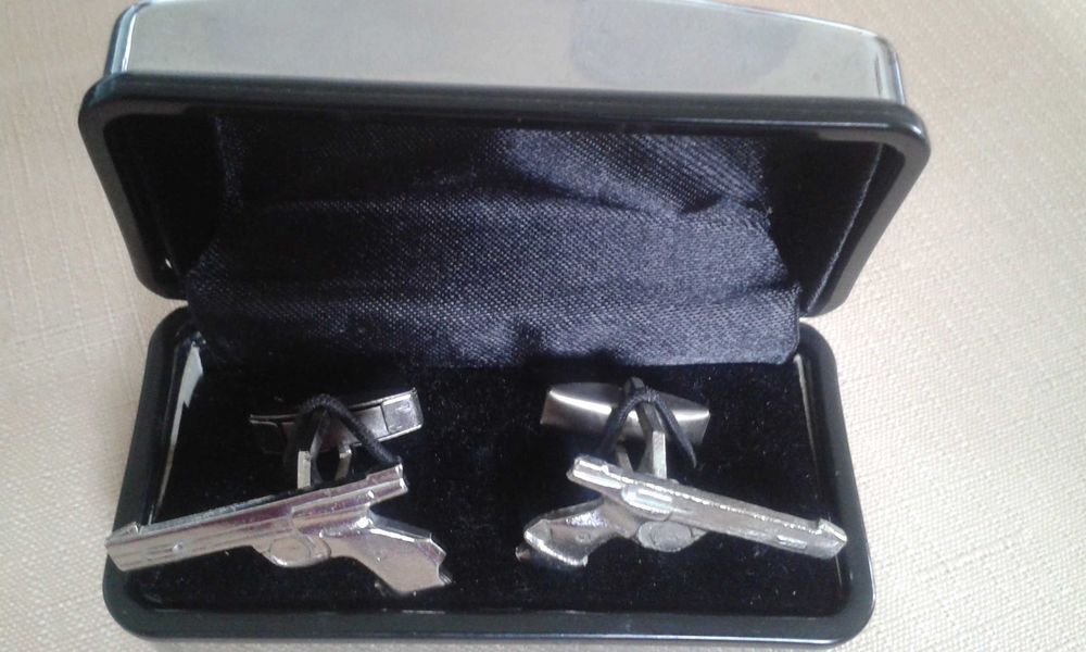 Spinki pistolety do mankietów, koszuli