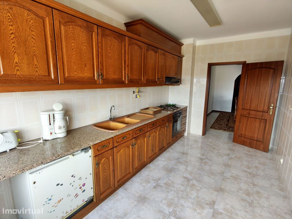 Apartamento com Excepcional Área e Localização - Buarcos