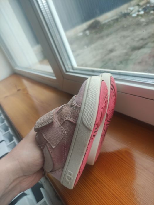 Фірмові черевички кросівки UGG на дівчинку 13,5см 22р натуральна замша
