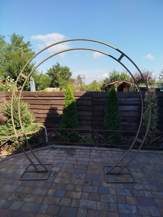 Весільні каркаси та арки різноманітних форм