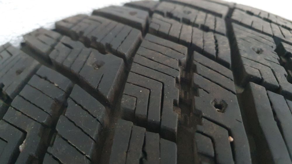 Opony zimowe goodyear ultragrip arctic w bardzo dobrym stanie