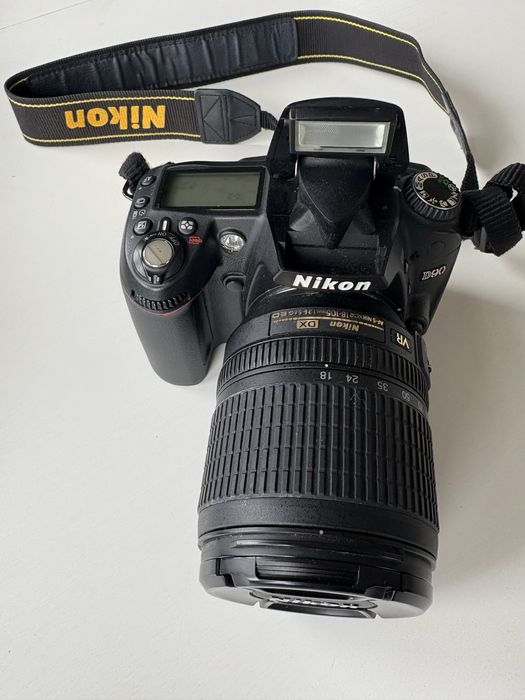 Aparat Nikon D90 + obiektyw 18-105 mm