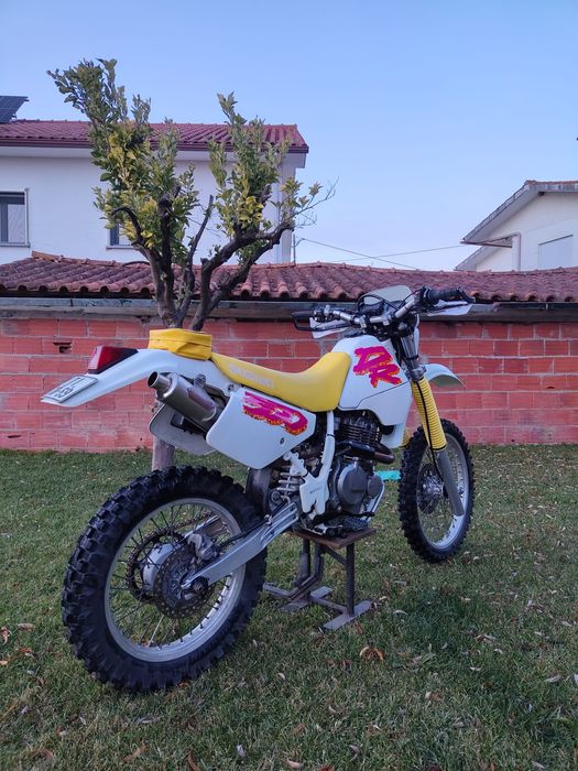 Suzuki DR 350.