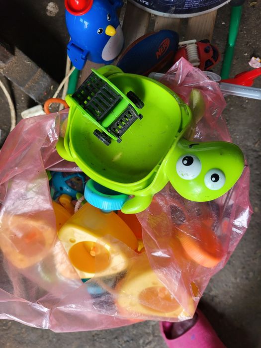 Zabawki plastikowe mieszane  9zlotych