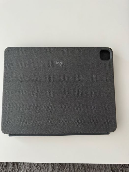 Capa + teclado logitech Combo Touch para iPad 12.9 compatvel com 5a e 6a geração