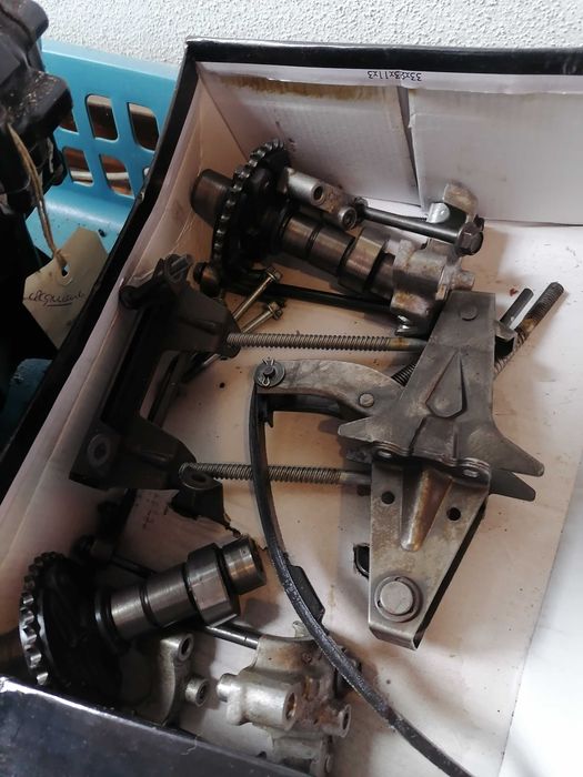 Vendo peças de mota Honda VT250 de 1984