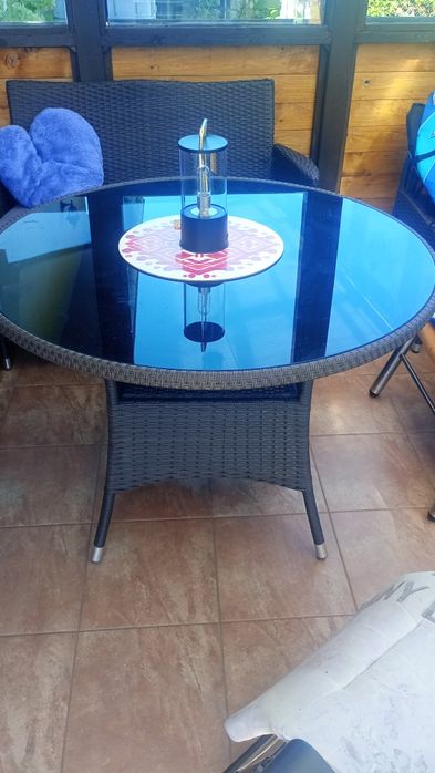 Sprzedam stół okrągły z szybą