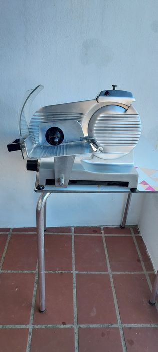 maquina cortar carnes frias ,queijos e fiambrefiambre