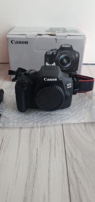 Aparat fotograficzny lustrzanka cyfrowa canon eos 2000d + obiektyw