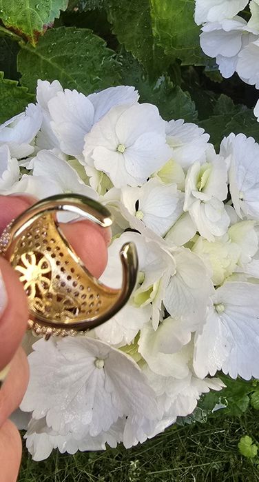 Pierścionek czarne cyrkonie kwiat regulowany