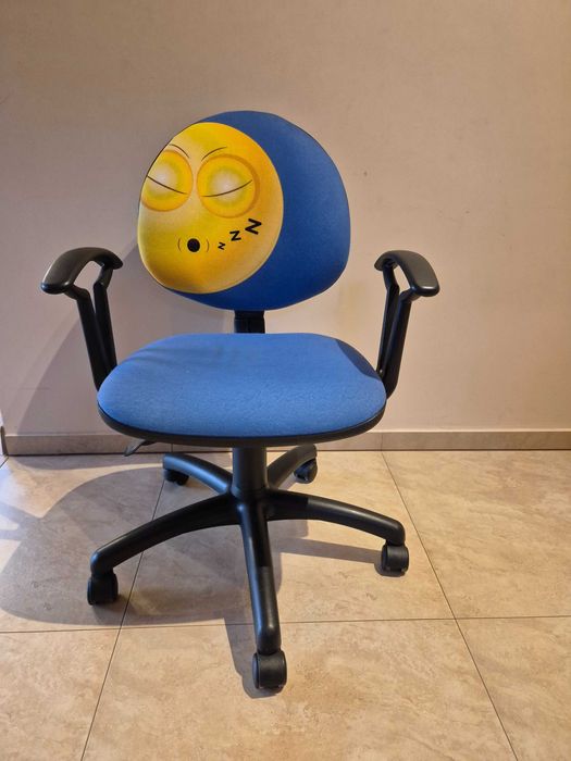 Krzesło / fotel obrotowy na kółkach do biurka dla dziecka / młodzieży