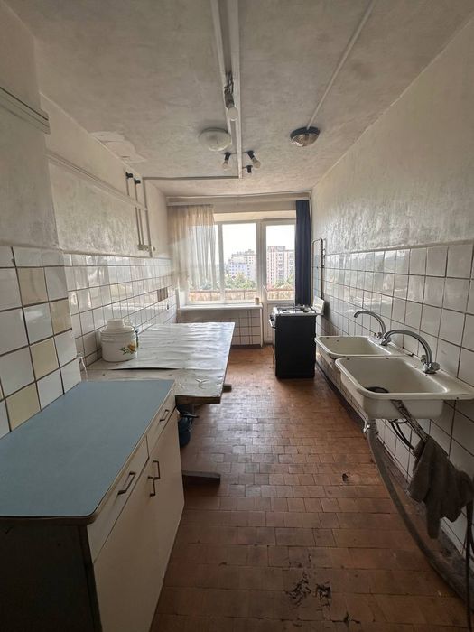 Продам кімнатну в гуртожитку