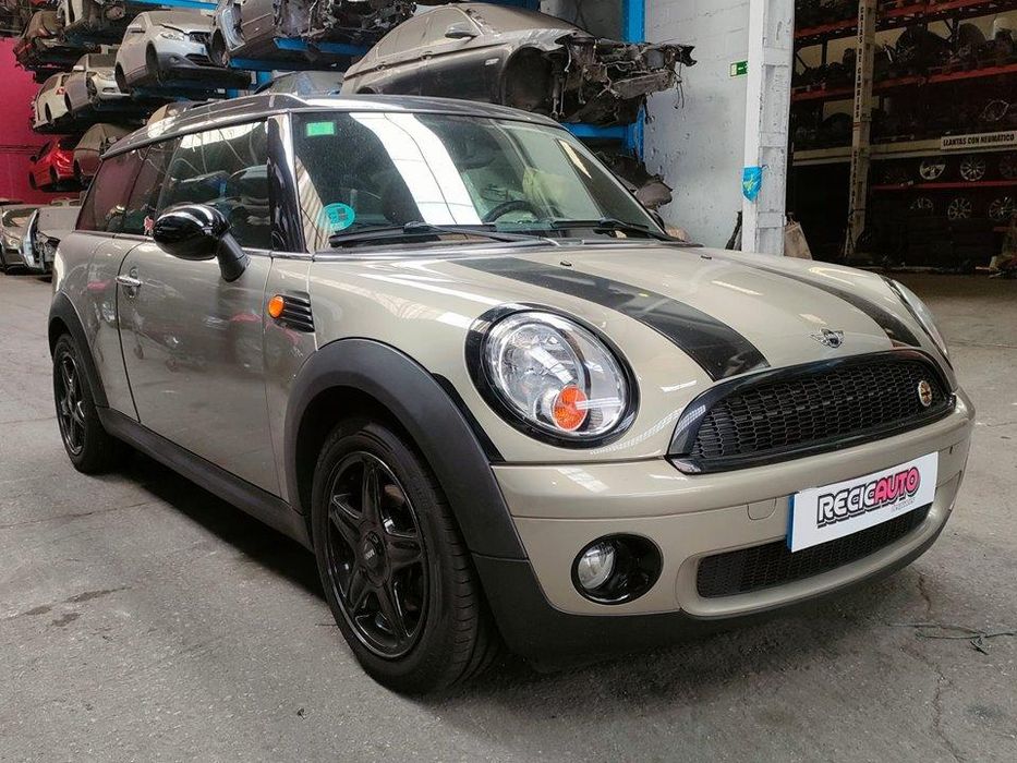 Guarda-Lamas Frente Direito Mini Clubman R552007