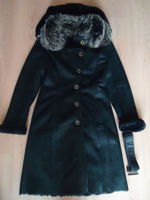 Тёплая натуральная фирменная дублёнка р. 44-46, состояние новой дёшево