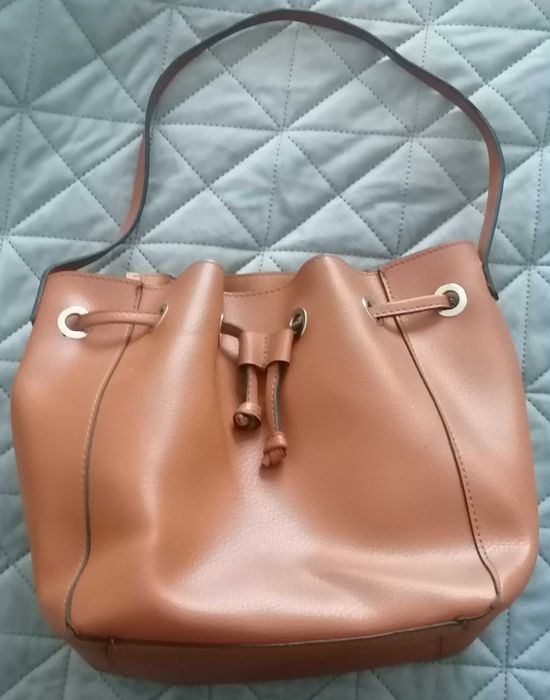 Malas em couro e malha