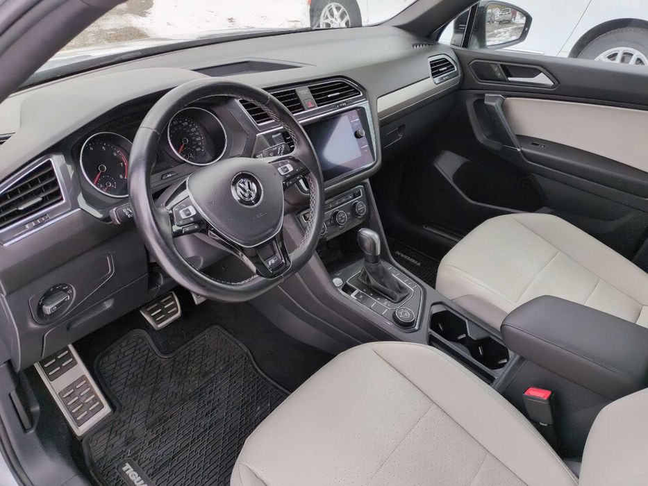 Volkswagen Tiguan      2020