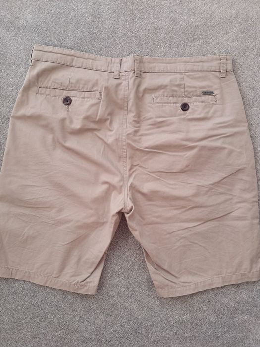 Krótkie spodnie casual Pierre Cardin