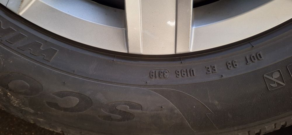 Zimowe koła VW Tiguan 215x65x17 czujniki TPMS