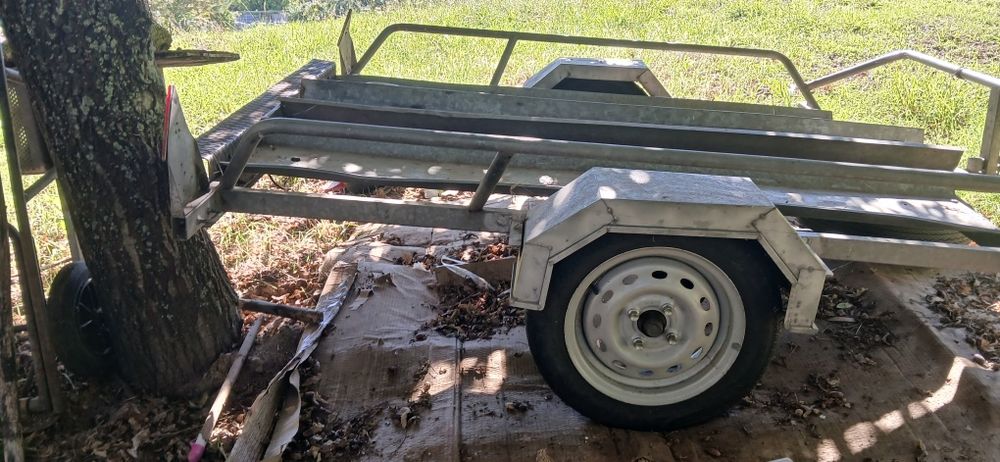 Reboque ligeiro da toniauto aluguer diário