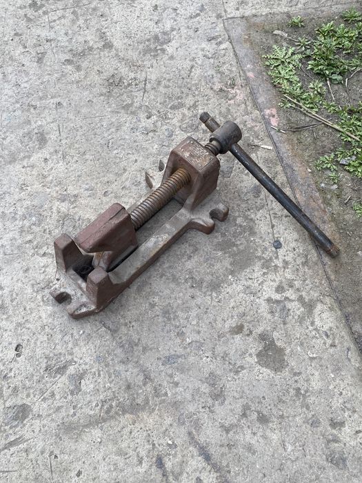 Продам лещата(тиски) для труб