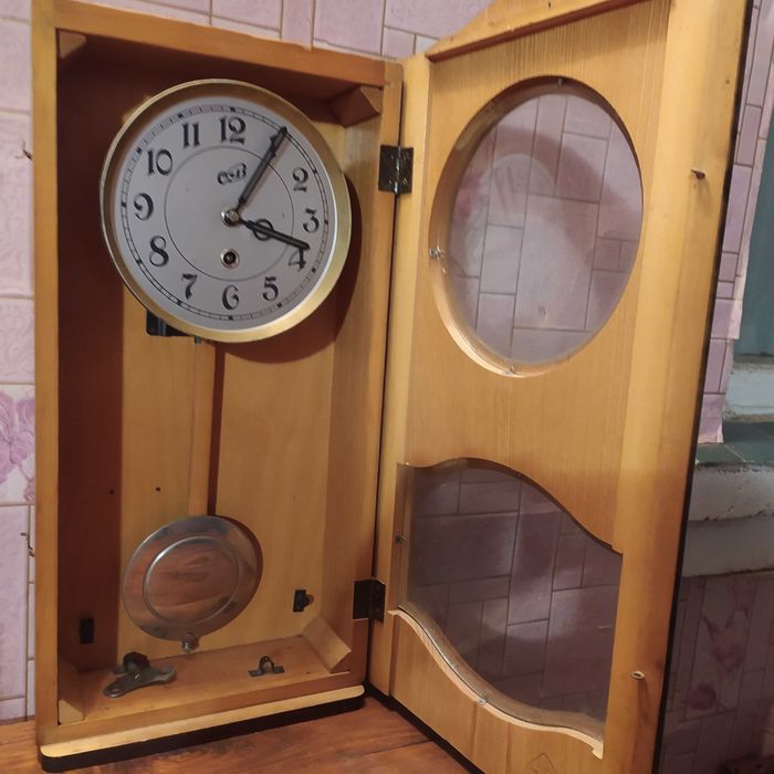 Продам старые часы