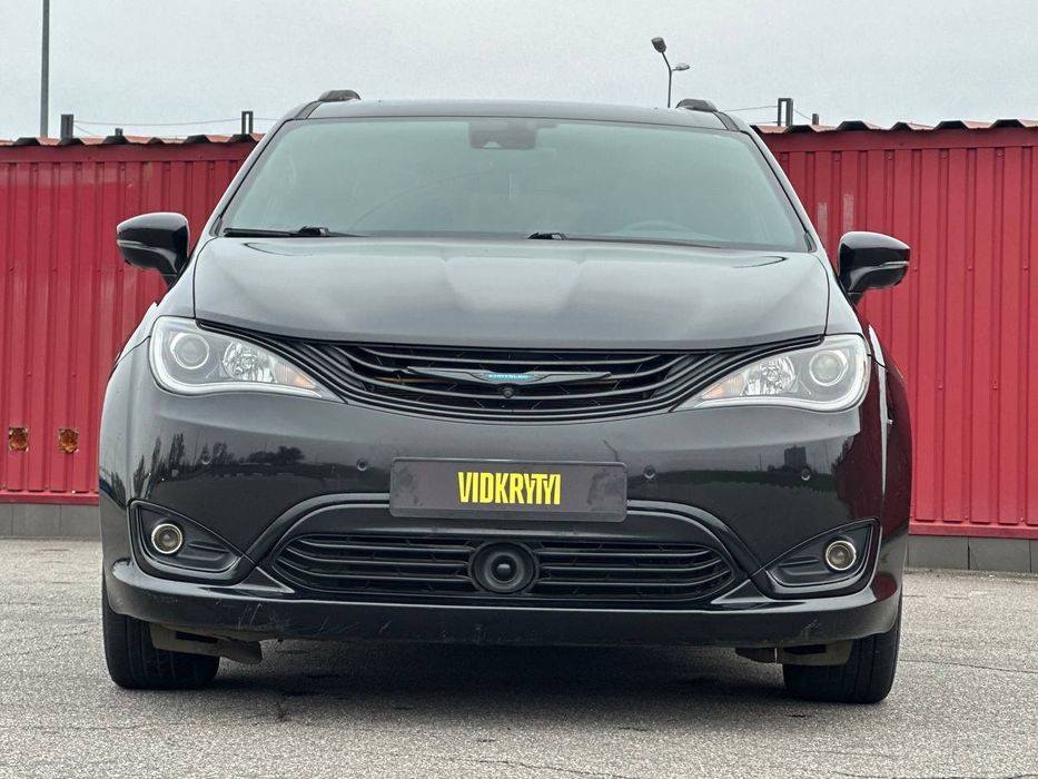 Chrysler Pacifica 2019 року, 3.6 гібрид, автомат, передній привід,233т