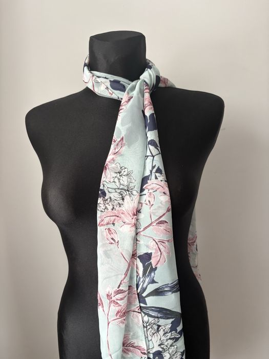 Elegancki Szalik/Chusta AVON – motyw kwiatowy na turkusowym tle