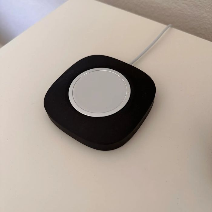 Nomad Magsafe Mount. Металична підставка для зарядної станції