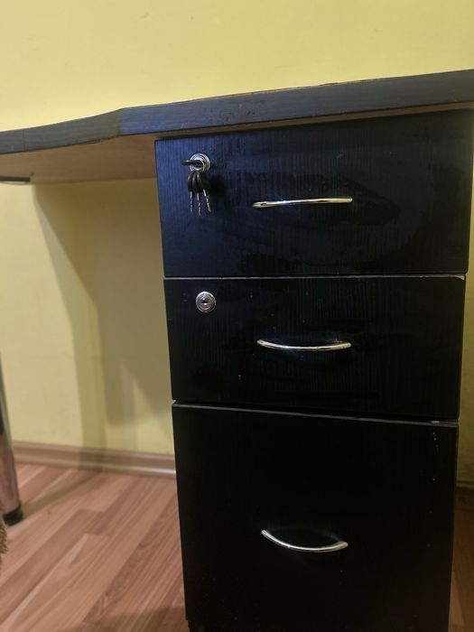 Продам Манікюрний стіл