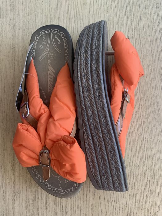 Klapki japonki pomarańczowe na platformie Mmm roz. 37