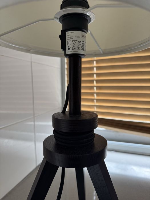 Candeeiro de mesa modelo Ikea em perfeifo estado