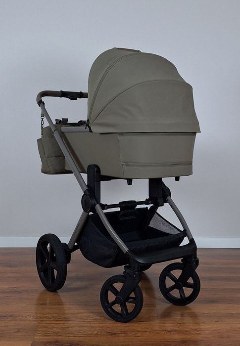 LIMITOWANA  EDYCJA  . Wózek 4w1 .  Venicci Leo by Kasia Sokołowska .