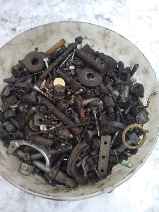 Болты гайки саморезы шайбы