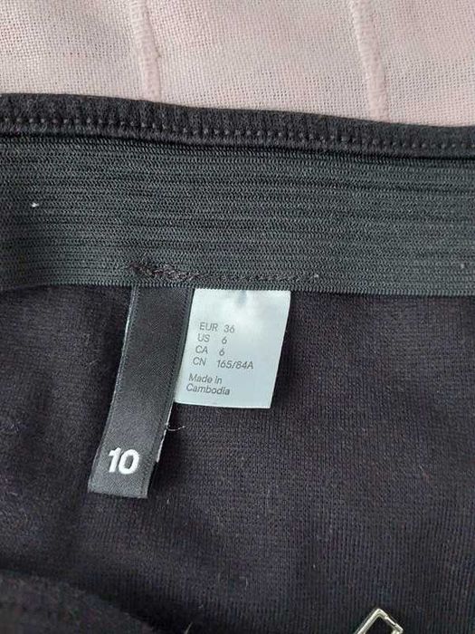 H&M czarna dopasowana spódnica mini 36 z zamkiem klasyczna basic mini
